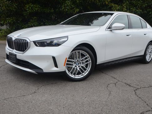 Used 2025 BMW 530i xDrive 530i xDrive (MSRP $65,150) image 7