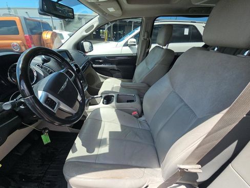 Used 2014 Chrysler Town & Country Limited w/ Luxury Group FWD image 9