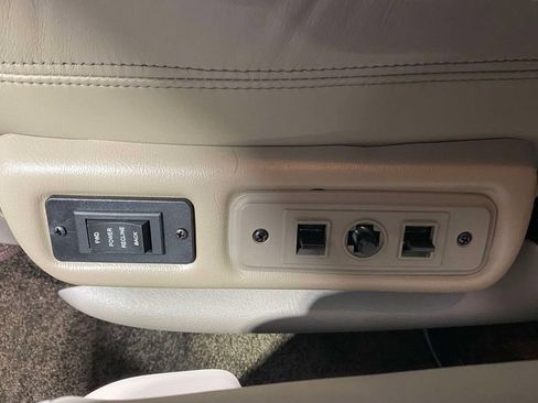Used 2024 GMC Savana 2500 w/ Driver Convenience Package RWD image 18