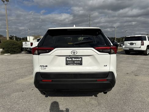 Used 2019 Toyota RAV4 LE image 7