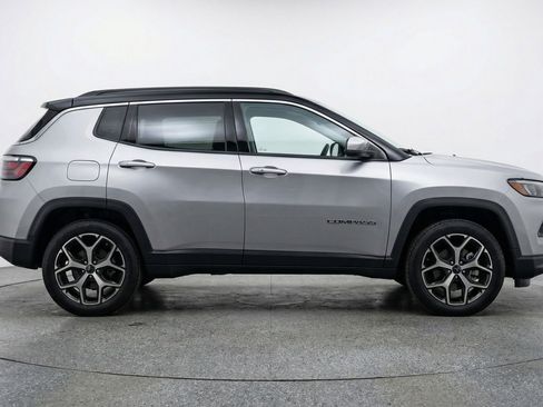 Used 2025 Jeep Compass Limited AWD/4WD image 11