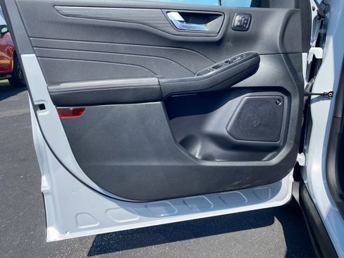New 2025 Ford Escape SE w/ PHEV Premium Package FWD image 14