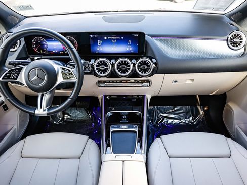 Used 2025 Mercedes-Benz GLA 250 image 10