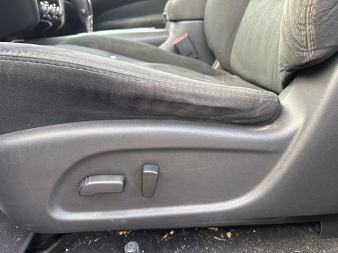 Used 2016 Nissan Pathfinder SV image 15