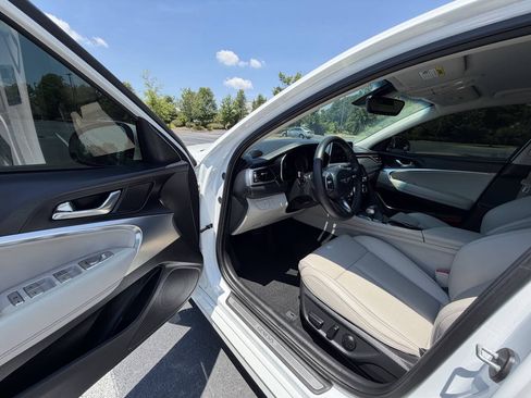 Used 2020 Genesis G70 2.0T RWD image 12