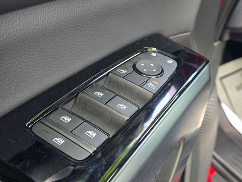 Used 2025 Nissan Pathfinder SL AWD/4WD image 18