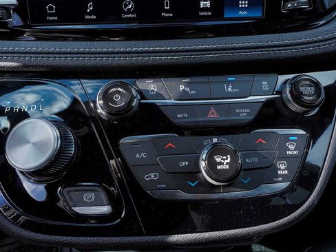 New 2026 Chrysler Pacifica Select image 21