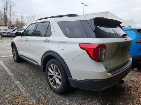 Used 2020 Ford Explorer XLT w/ Equipment Group 202A image 4