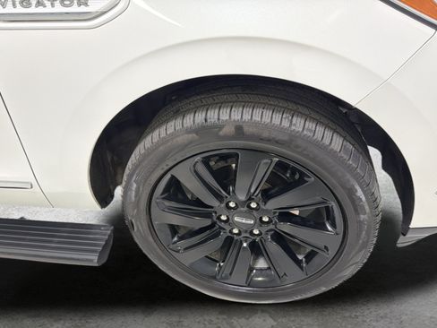 Used 2024 Lincoln Navigator L Reserve AWD/4WD image 26