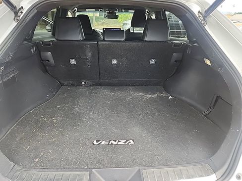 Used 2023 Toyota Venza XLE image 12