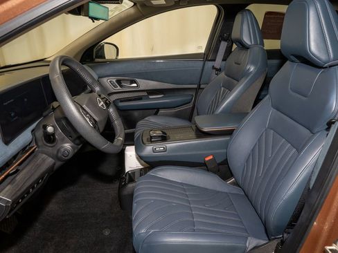 Certified 2025 Nissan Ariya Platinum image 12