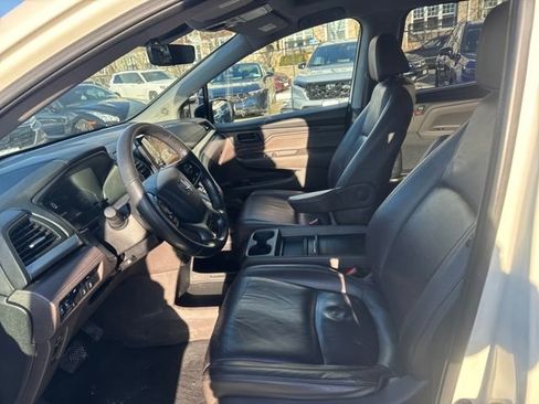 Used 2019 Honda Odyssey Touring image 3