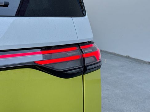 Used 2025 Volkswagen ID. Buzz 1st Edition image 42