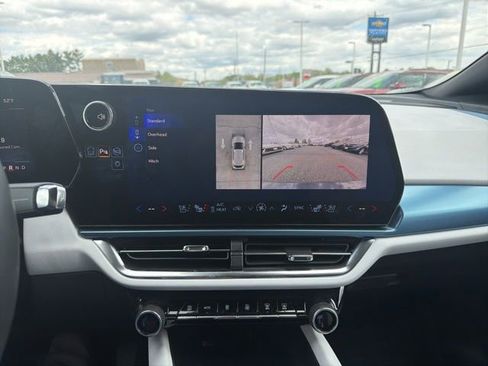 Used 2024 Chevrolet Equinox EV LT FWD image 4