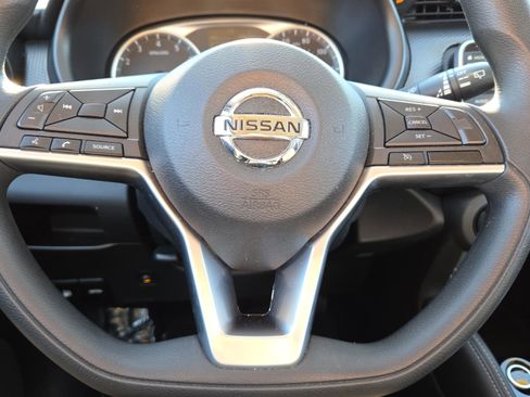 Used 2018 Nissan Kicks S image 30