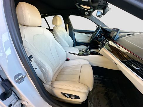 Certified 2023 BMW 540i w/ Premium Package image 30