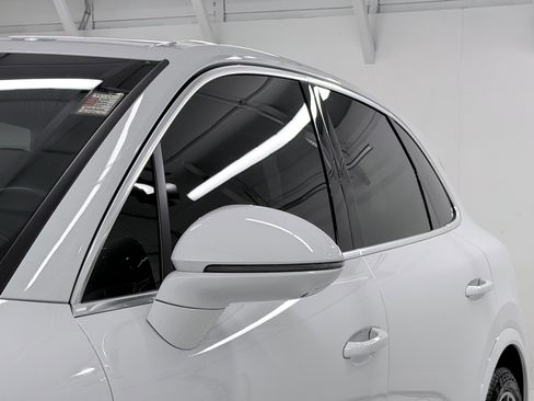 Used 2023 Porsche Cayenne Turbo AWD/4WD image 19