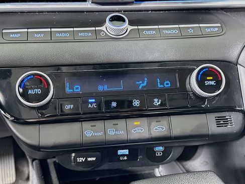 Used 2024 Hyundai Elantra SEL FWD image 13