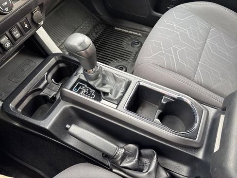 Used 2019 Toyota Tacoma TRD Off-Road image 27