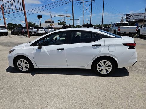 Used 2023 Nissan Versa S FWD image 3