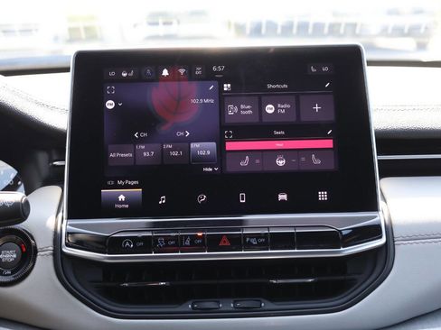 Used 2025 Jeep Compass Limited image 20