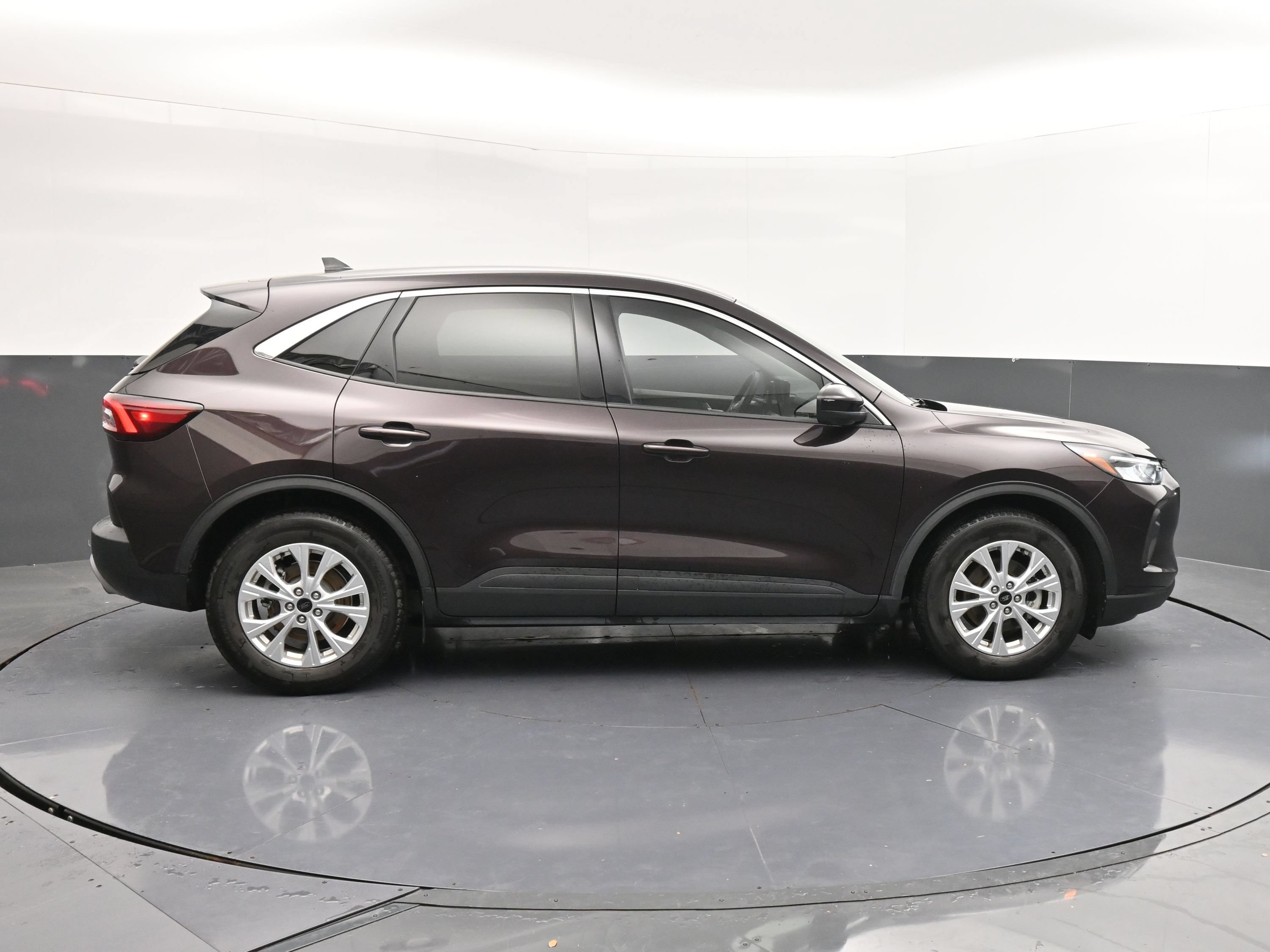 Used 2023 Ford Escape Active w/ Tech Pack #2 FWD image 9