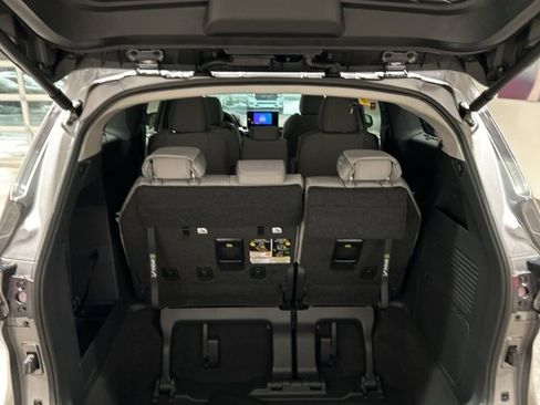New 2026 Toyota Sienna LE image 15