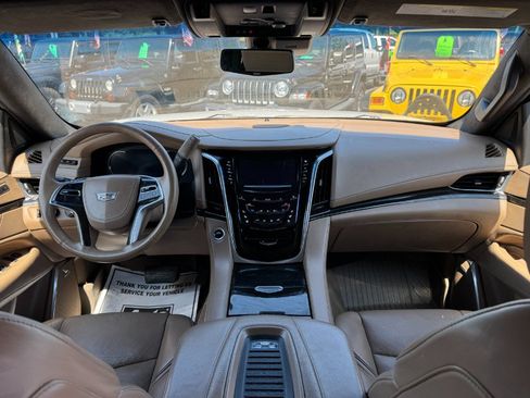Used 2018 Cadillac Escalade Platinum AWD/4WD image 22