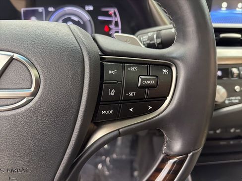 Used 2021 Lexus ES 300h w/ Premium Package image 13