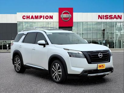 New 2025 Nissan Pathfinder Platinum w/ Black Appearance Package