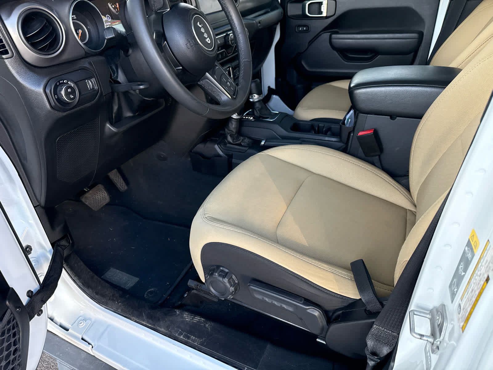 Used 2023 Jeep Gladiator Sport AWD/4WD image 7