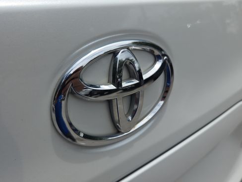 Used 2023 Toyota Corolla Cross LE AWD/4WD image 29
