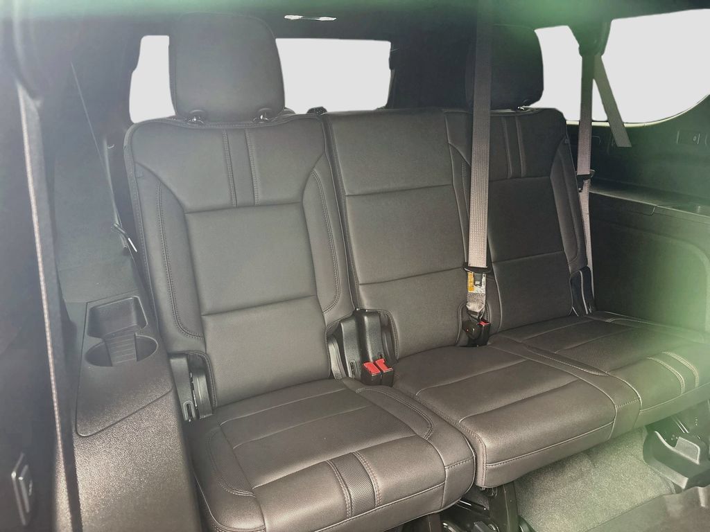 Used 2025 Chevrolet Suburban RST w/ Comfort Package RWD image 23
