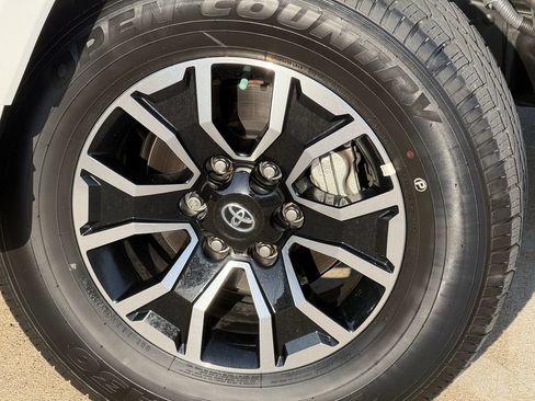 Used 2023 Toyota Tacoma TRD Sport w/ Technology Package RWD image 9