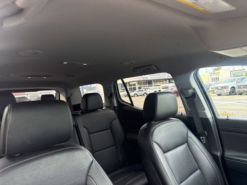 Used 2021 GMC Acadia SLT image 15