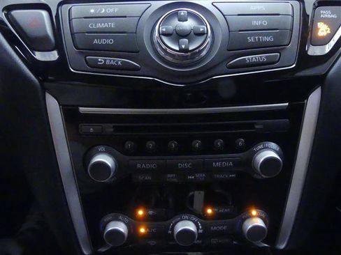 Used 2018 Nissan Pathfinder S AWD/4WD image 13