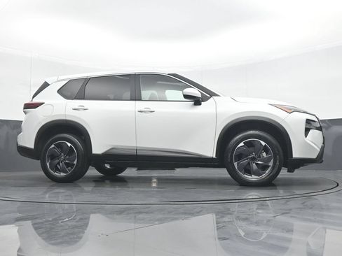 Used 2024 Nissan Rogue SV AWD/4WD image 32