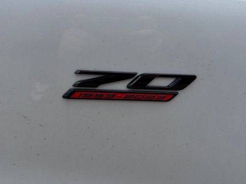 Used 2023 Chevrolet Corvette Stingray Premium Conv w/ Z51 Performance Package RWD image 3