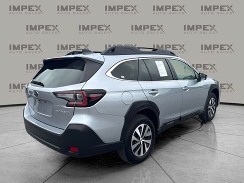 Used 2025 Subaru Outback Premium AWD/4WD image 3
