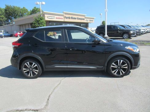 Used 2018 Nissan Kicks SR w/ Exterior Electronics Package image 9