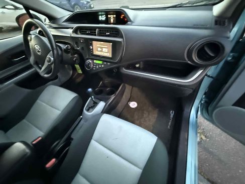 Used 2014 Toyota Prius C Two image 28