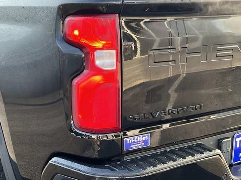Used 2024 Chevrolet Silverado 2500 High Country w/ Midnight Edition AWD/4WD image 4