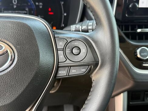 Used 2023 Toyota Corolla Cross XLE w/ Convenience Package FWD image 15