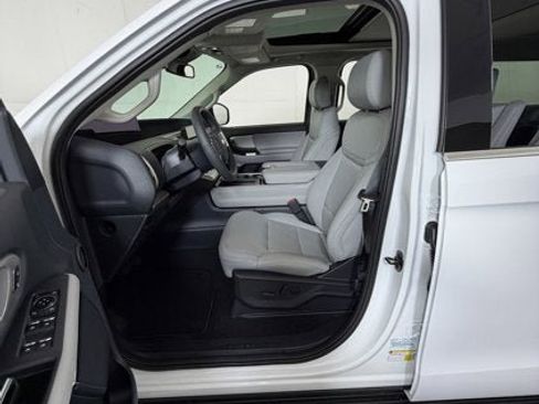 New 2026 Ford Expedition Active image 10