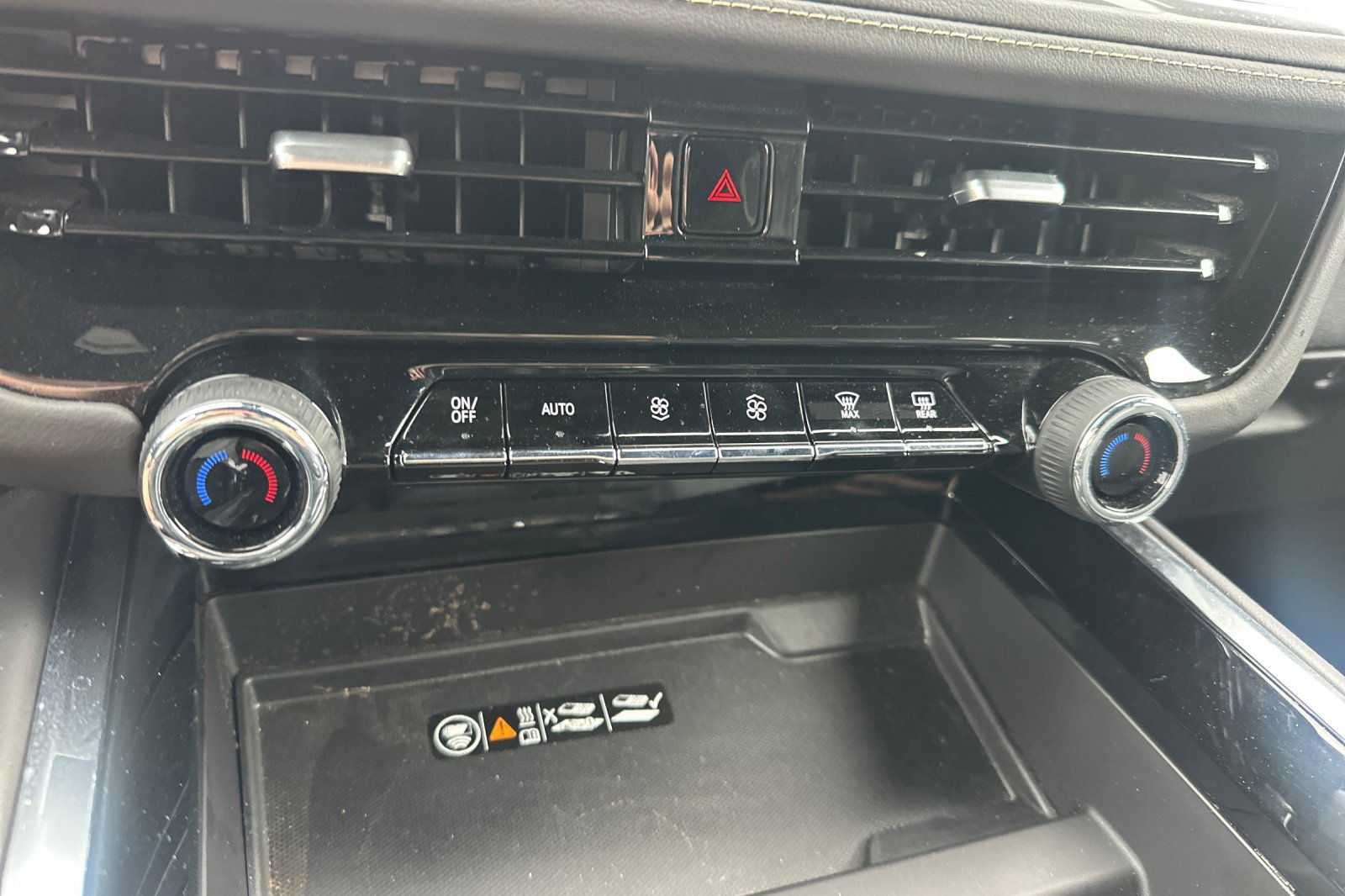 Used 2026 Chevrolet Suburban Premier AWD/4WD image 28