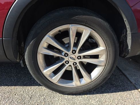 Used 2018 Ford Explorer XLT w/ Equipment Group 202A image 8