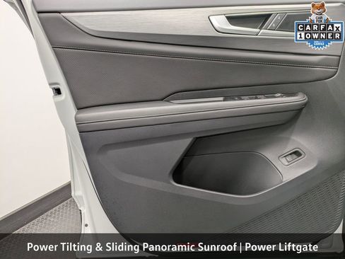 Used 2025 Volkswagen Atlas Cross Sport SE w/ Panoramic Sunroof Package FWD image 10
