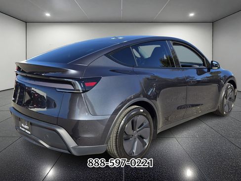 Used 2026 Tesla Model Y Long Range image 3