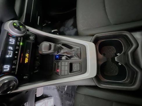 Used 2021 Toyota RAV4 XLE image 25