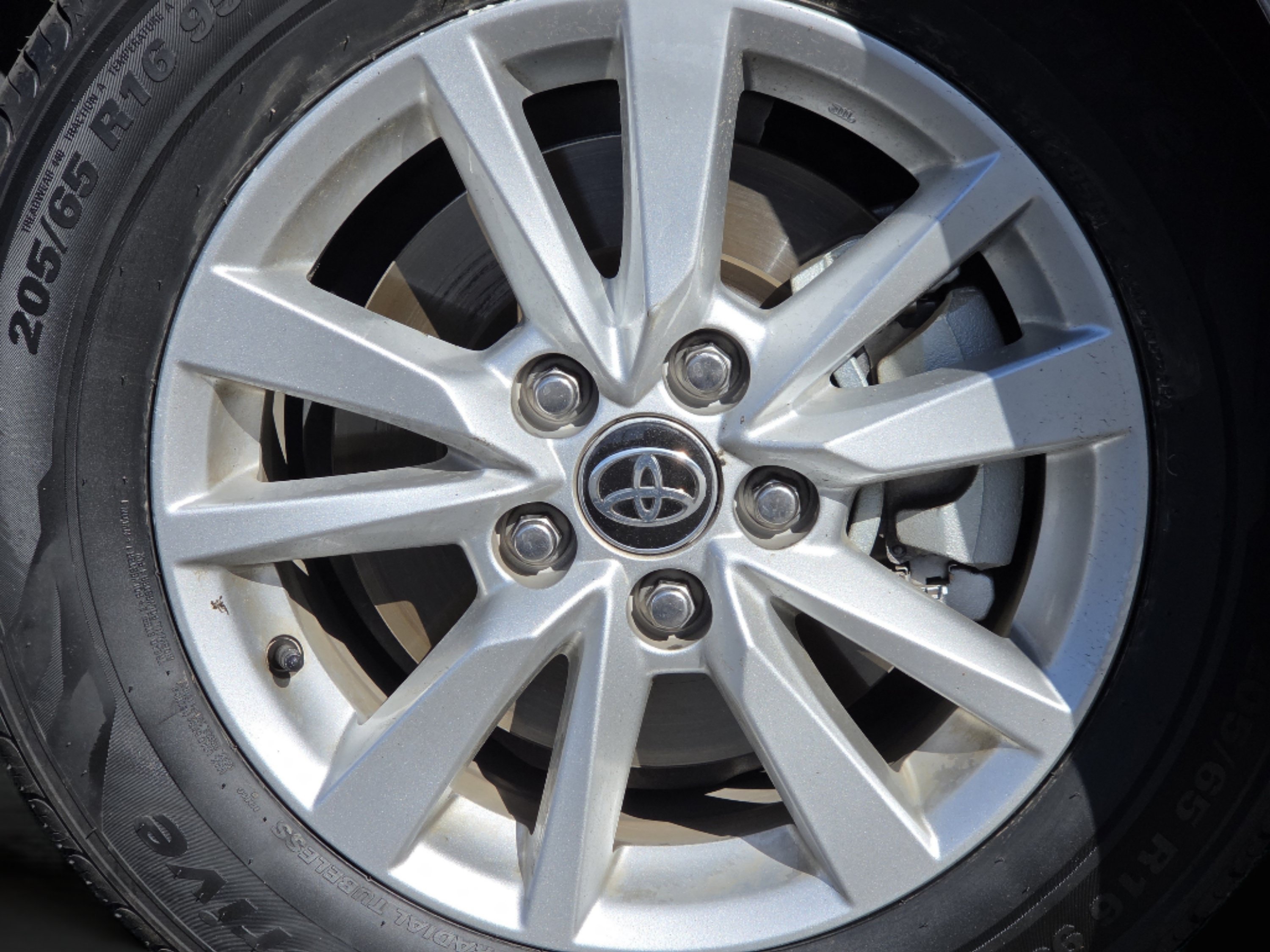 Used 2025 Toyota Camry LE FWD image 16